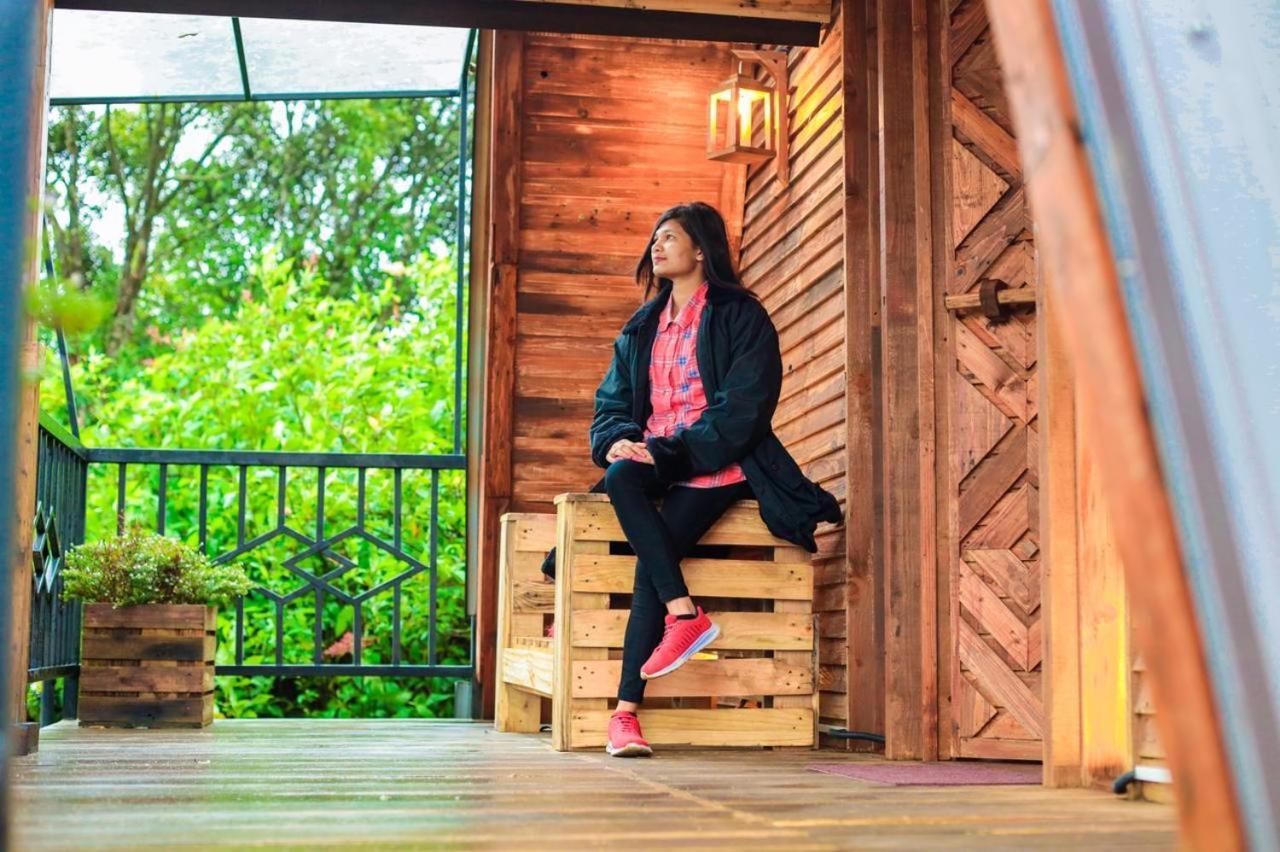 Hunters Wood Cabins Нувара-Елія Екстер'єр фото